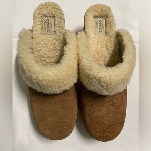 Crocs  Women's Sarah Luxe Lined Clog Mule Espresso - Picture 2 of 6